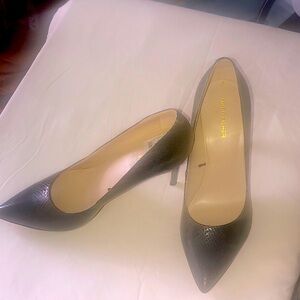 Marc Jacob’s Classic office pump 3 inch heel. Excellent condition